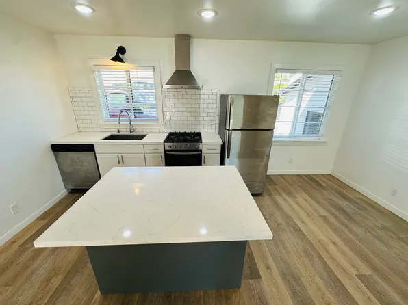 16 W Mission St #11, Santa Barbara, CA 93101