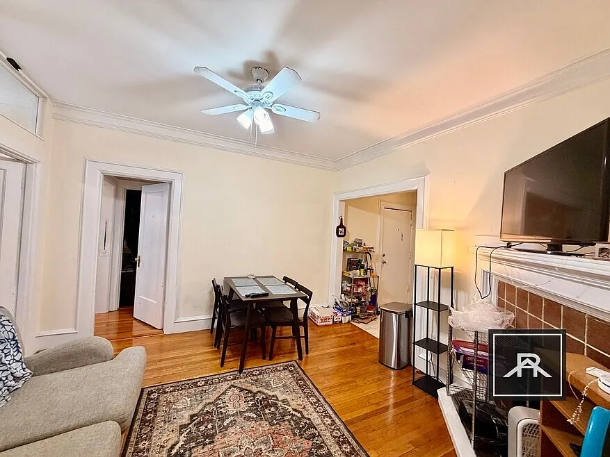 21 Park Vale Ave — Photo 3