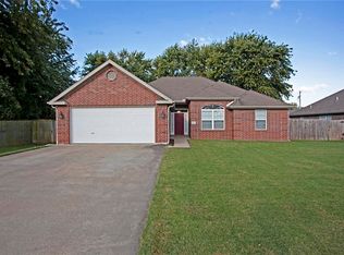 661 Walker St, Centerton, AR 72719