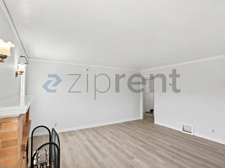 14331 Capri Dr — Photo 9