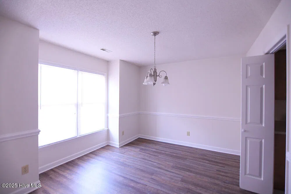 3 bed, 2.5 bath, $1,500 — Photo 2