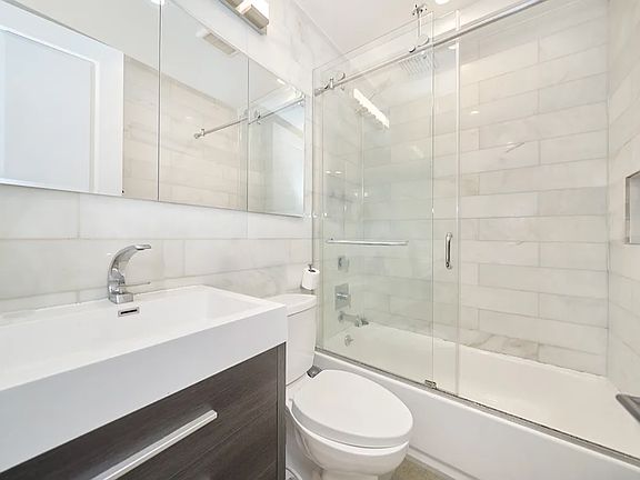 4th image of 312 E 30th St APT 5D