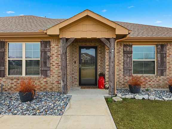 2nd image of 125 Brook Ln