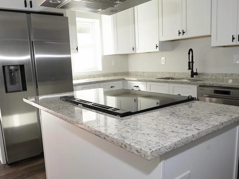 1012 Regent St SW — Photo 5
