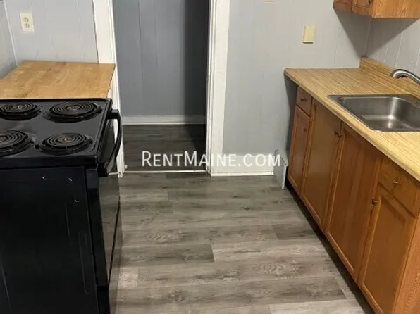 116 4th St APT 3, Bangor, ME 04401