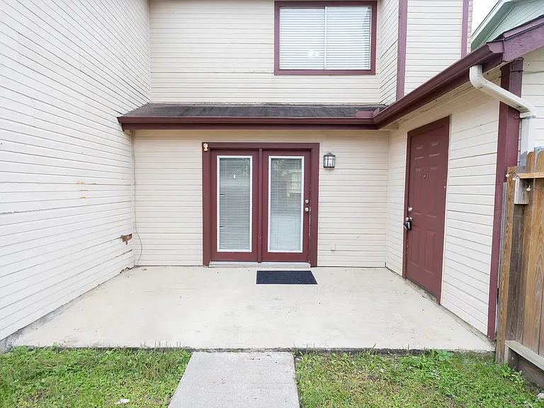 1907 Country Village Blvd #B — Photo 14