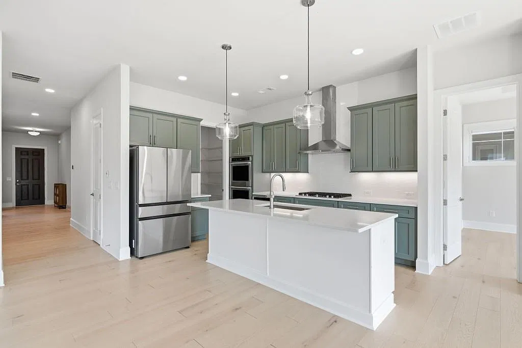 4 bed, 3.0 bath, 2775 sqft, $3,400 — Photo 2