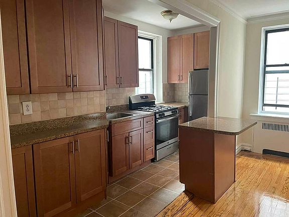 5th image of 235 Seaman Ave APT A