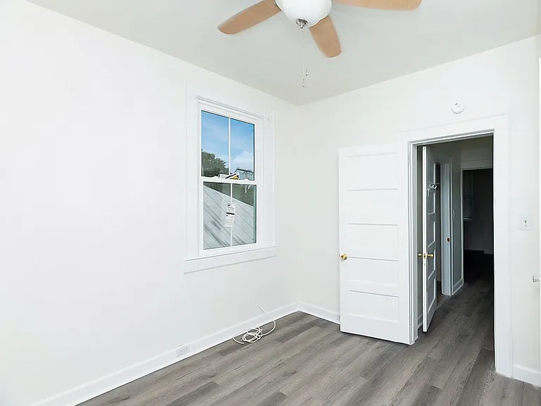 25 1/2 Maverick St — Photo 13