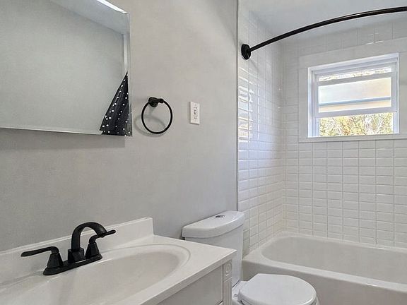 3rd image of 509 Orchard Ave