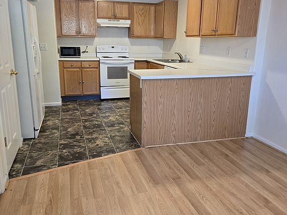 3rd image of 2702 Rigden Pkwy #E2-1