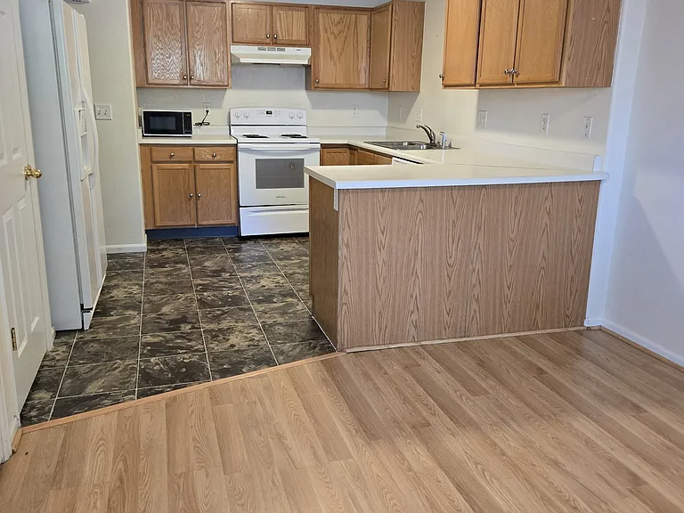 2702 Rigden Pkwy #E2-1 — Photo 3