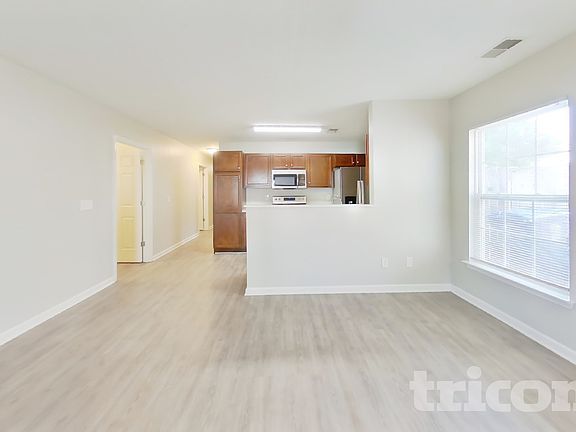 3rd image of 80 Springway Dr