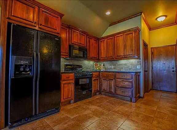 5th image of 2204 Wheatfield Ave
