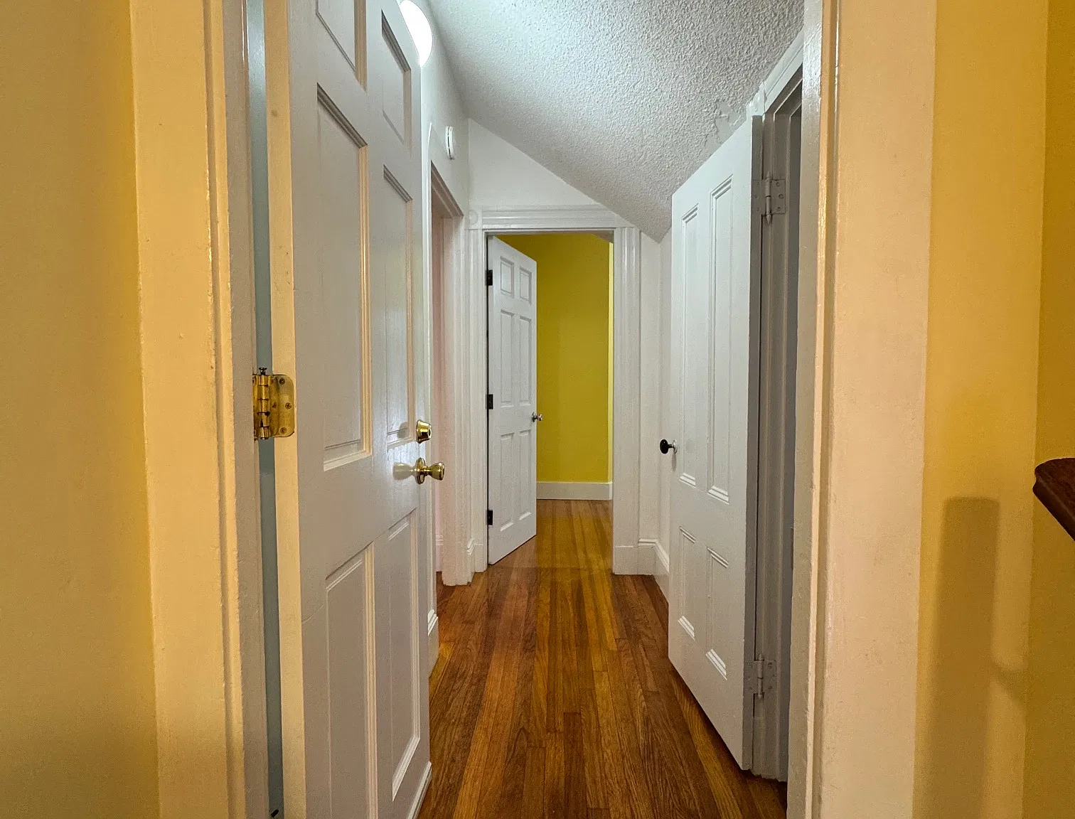 3 bed, 900 sqft, $3,000 — Photo 3
