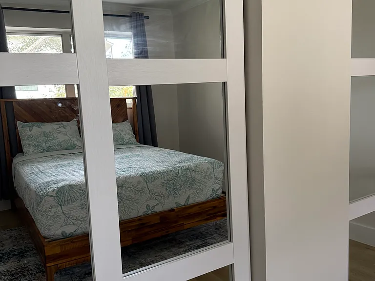 Second queen bedroom closets