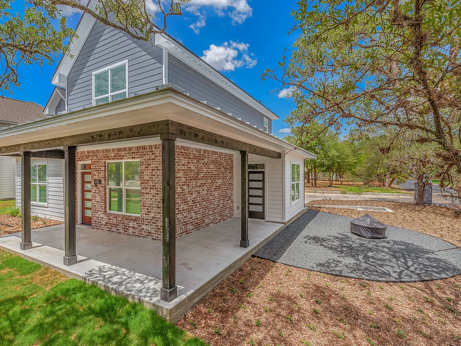 6 bed, 6.5 bath, 2800 sqft, $4,800 — Photo 3
