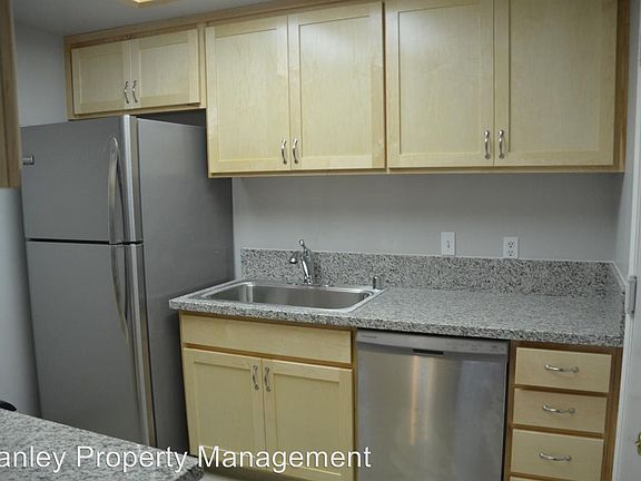 3rd image of 6417 Hillsdale Blvd