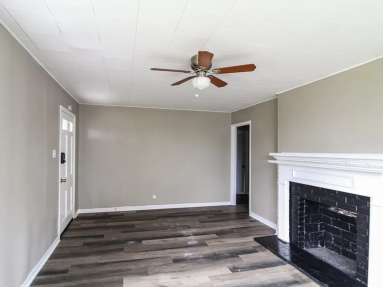 1434103_017_living_room_13615621.jpg