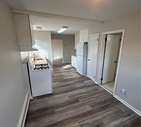 4th image of 944 Union St #B