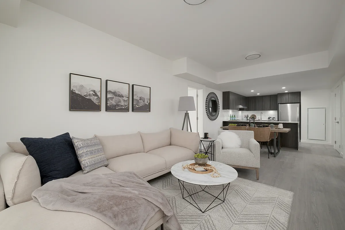 Building Photo - 1060 Churchill Cres