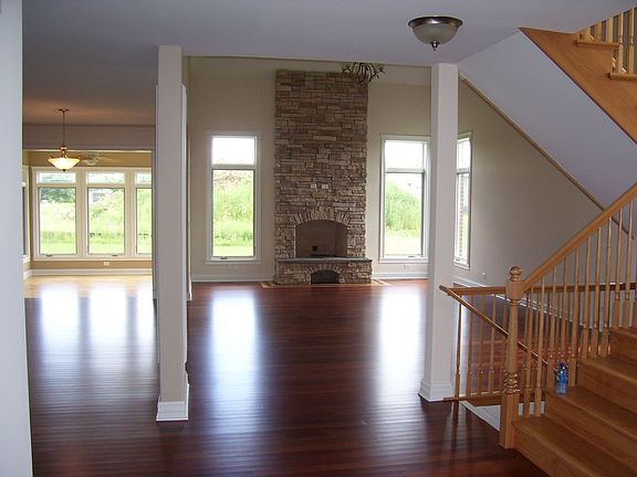 Livin Room w/fireplace