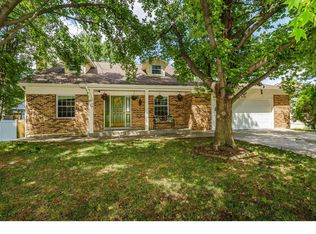 926 Guildford Ct, Saint Charles, MO