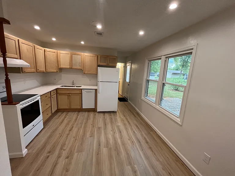 1020 Sheffield Dr — Photo 6