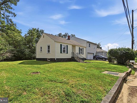 3rd image of 6207 Woodley Rd