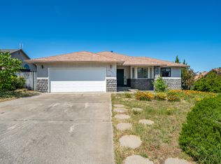 2736 Crystal Tree Dr, Redding, CA 96001