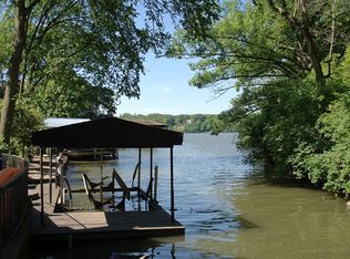 1403 Parkwood Pl, Decatur, IL 62521