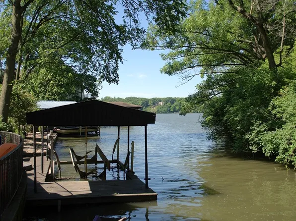 1403 Parkwood Pl, Decatur, IL 62521