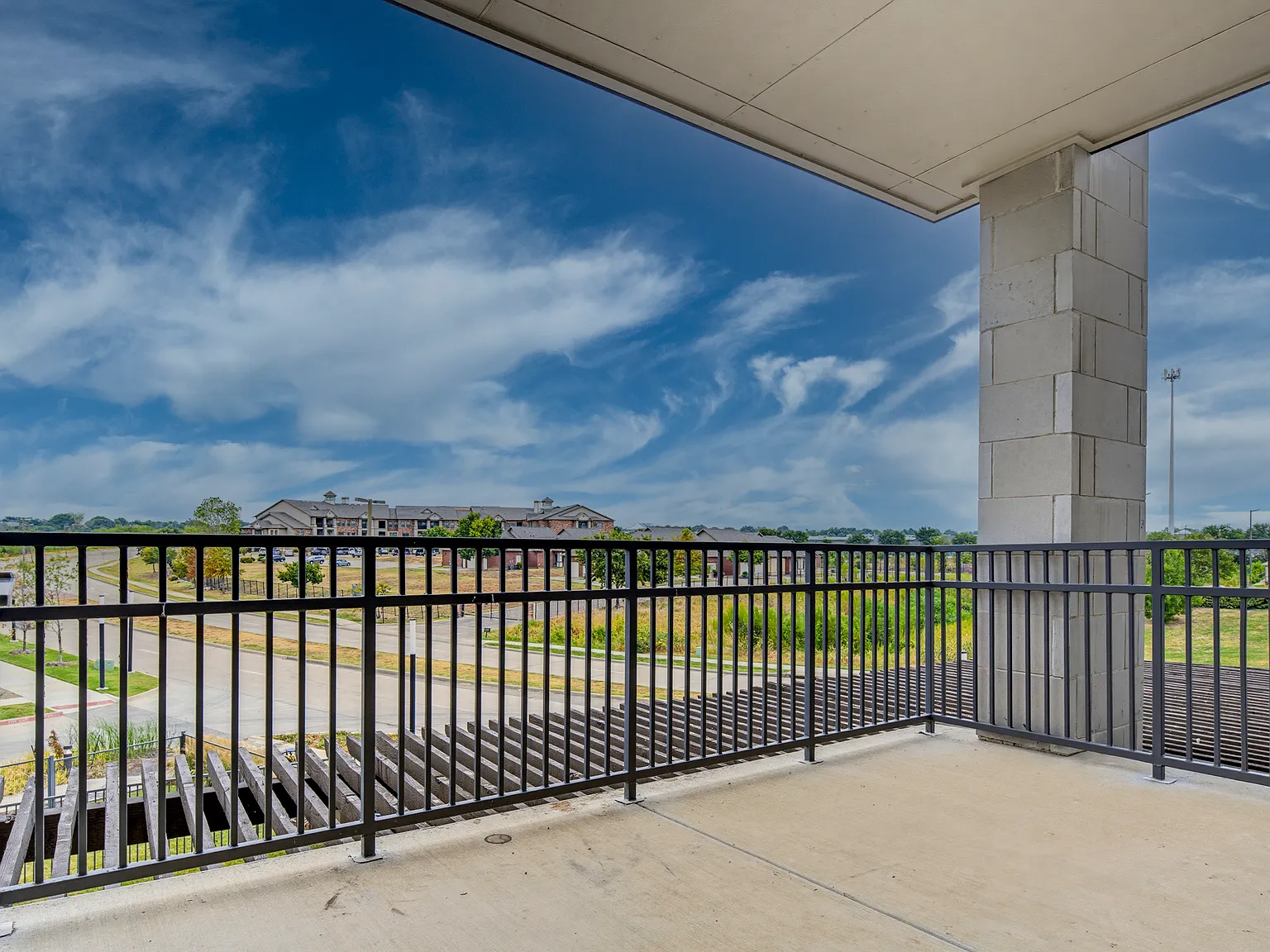 3 bed, 1959 sqft, $2,700 — Photo 1