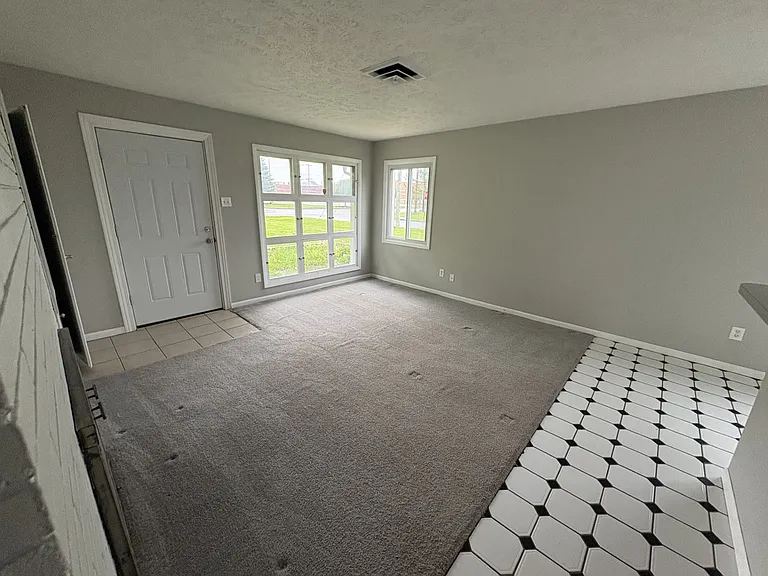 7351 Glenwood Ave — Photo 3