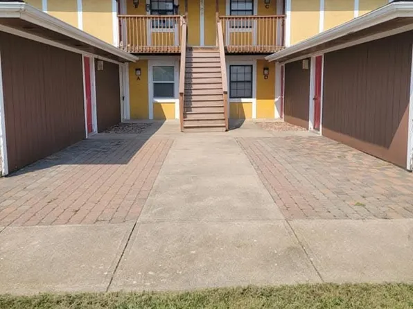 16610 E Gudgell Rd APT C, Independence, MO 64055