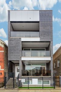 1517 W Superior St APT 2, Chicago, IL, 60642
