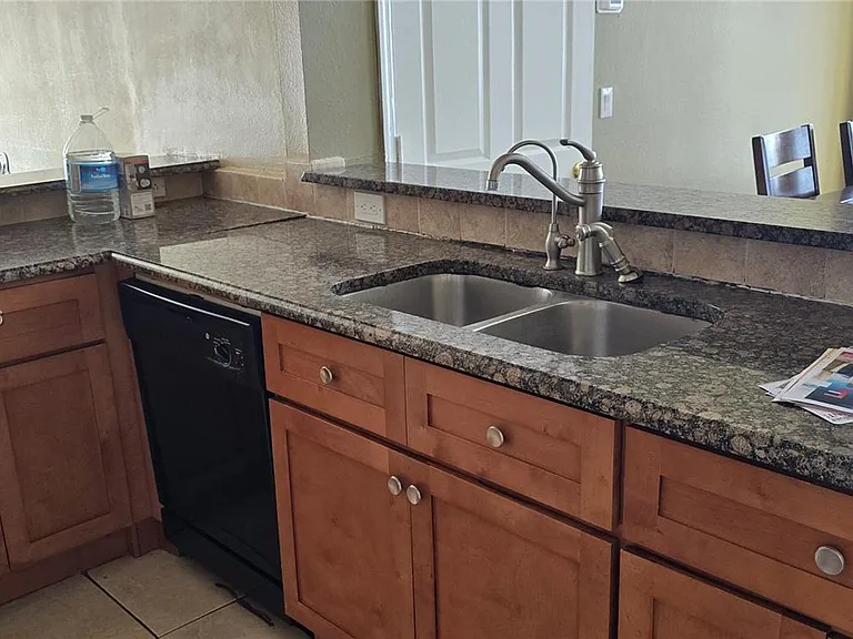 3234 Brewster Dr — Photo 3