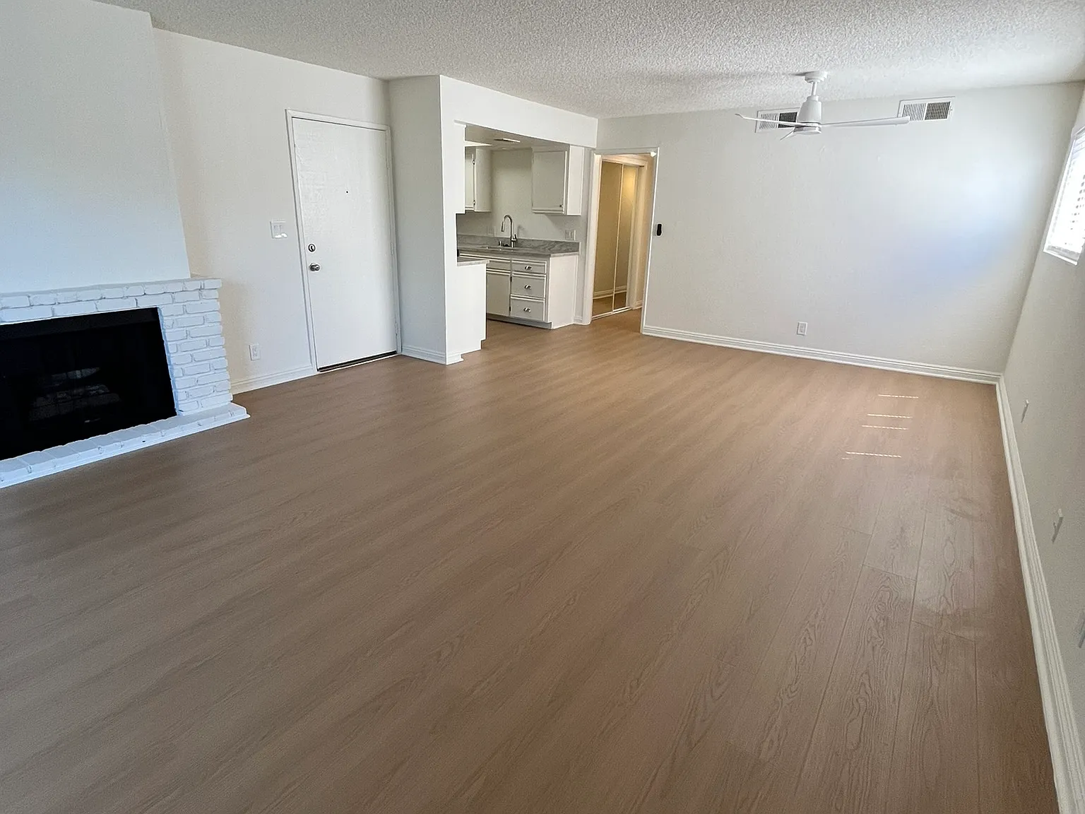 2 bed, 1009 sqft, $2,595 — Photo 4