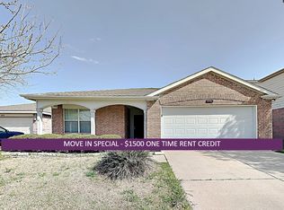 8901 King Ranch Dr, Aubrey, TX 76227