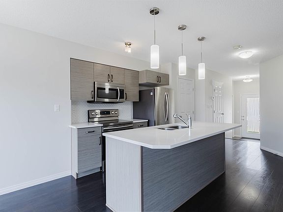3rd image of 2082 Price Lndg SW