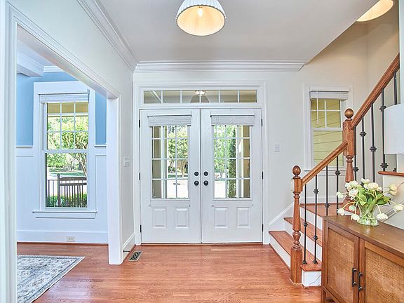 3rd image of 502 Oxfordshire Ln