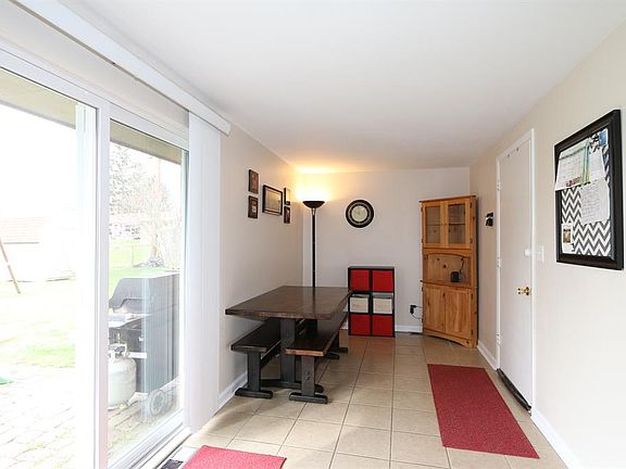 5th image of 210 Silverstone Dr