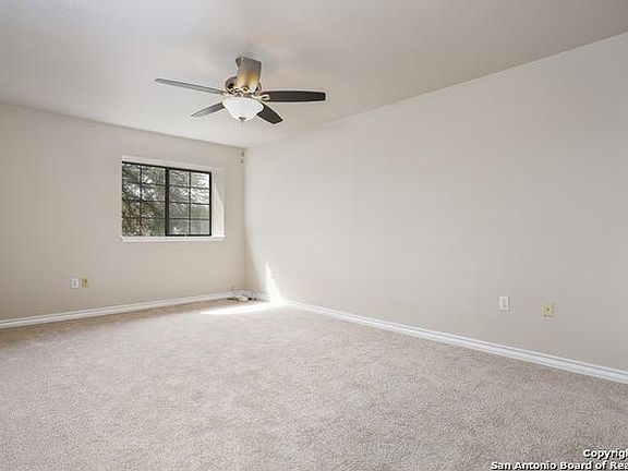 3rd image of 23 Courtside Cir