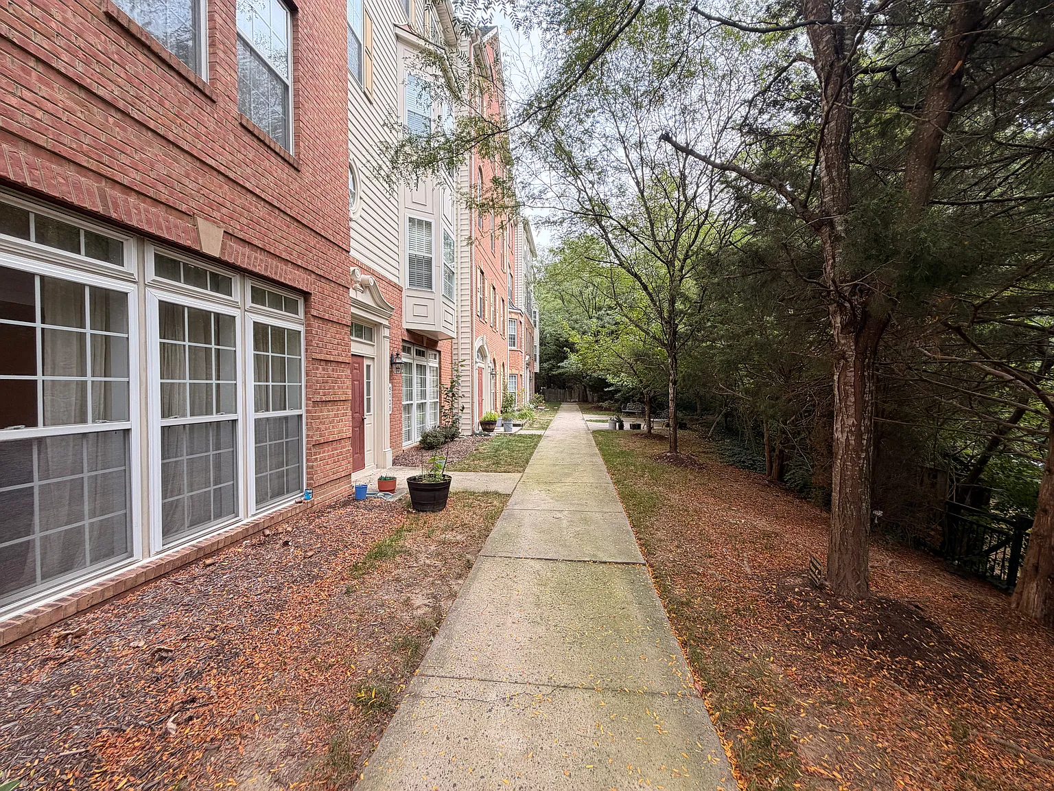 2 bed, 2.5 bath, 1650 sqft, $3,200 — Photo 2
