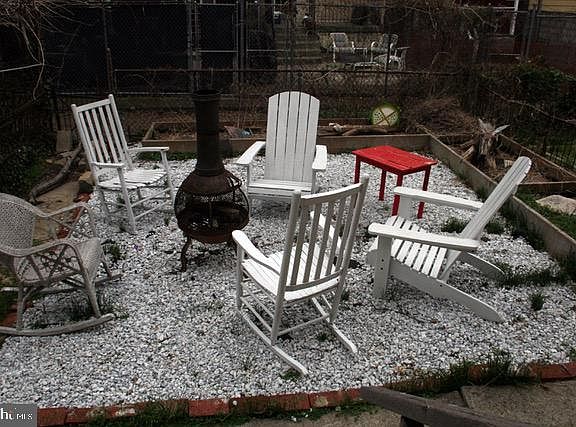 4th image of 4920 Cedar Ave #1