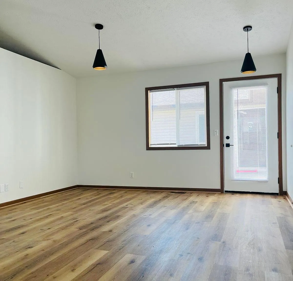2 bed, 910 sqft, $1,595 — Photo 2