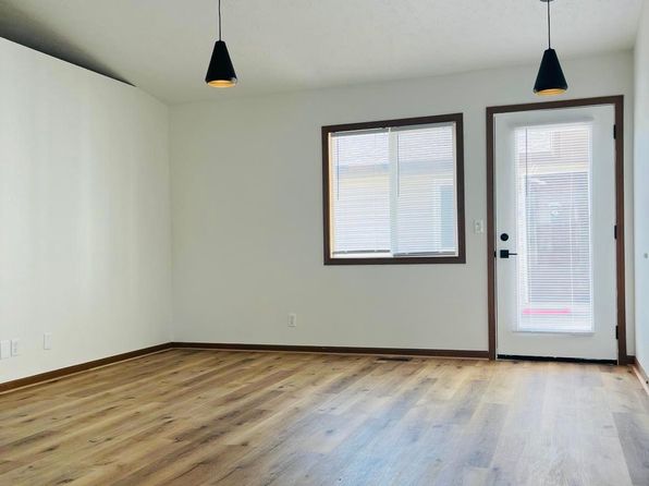 240 N 1st St APT 12, Springfield, NE 68059