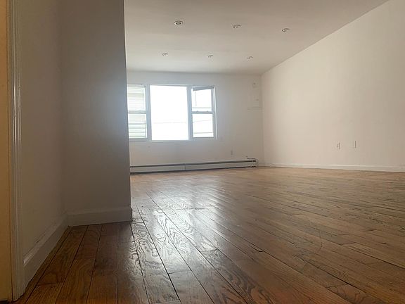 3rd image of 122 Beach 27 St
