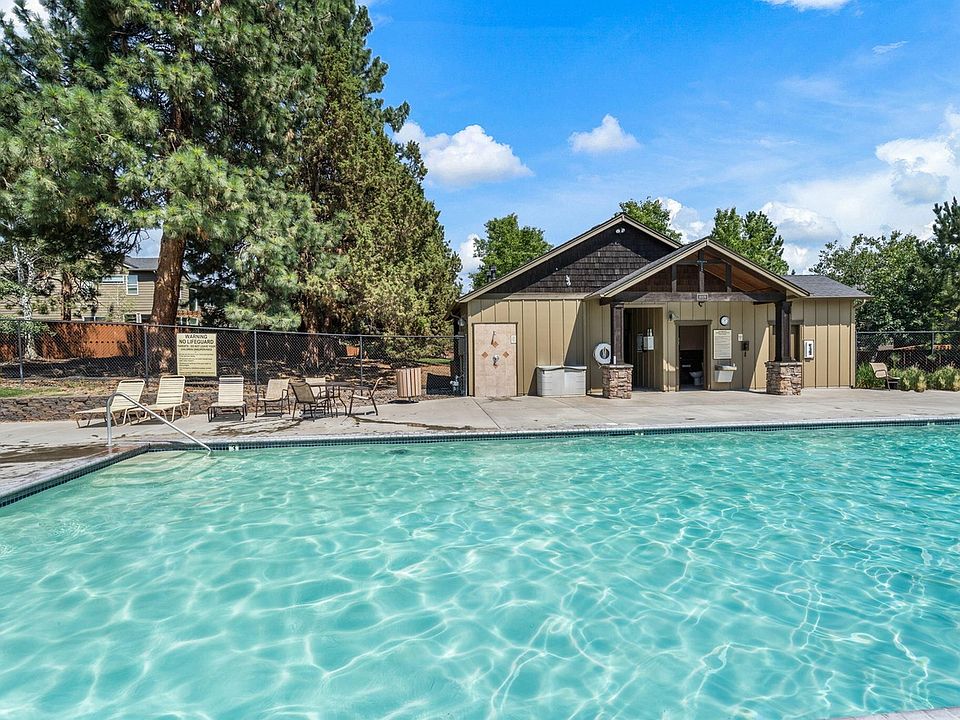 Sun Meadow Community Pool