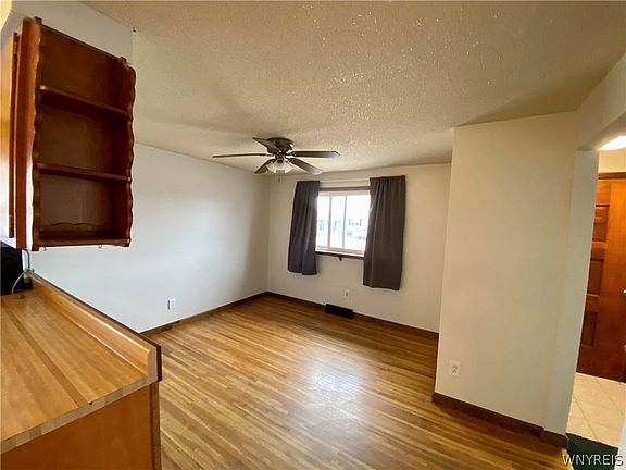 2nd image of 21 Harbour Ln